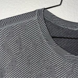 lululemon athletica Gray Short Sleeve Tee